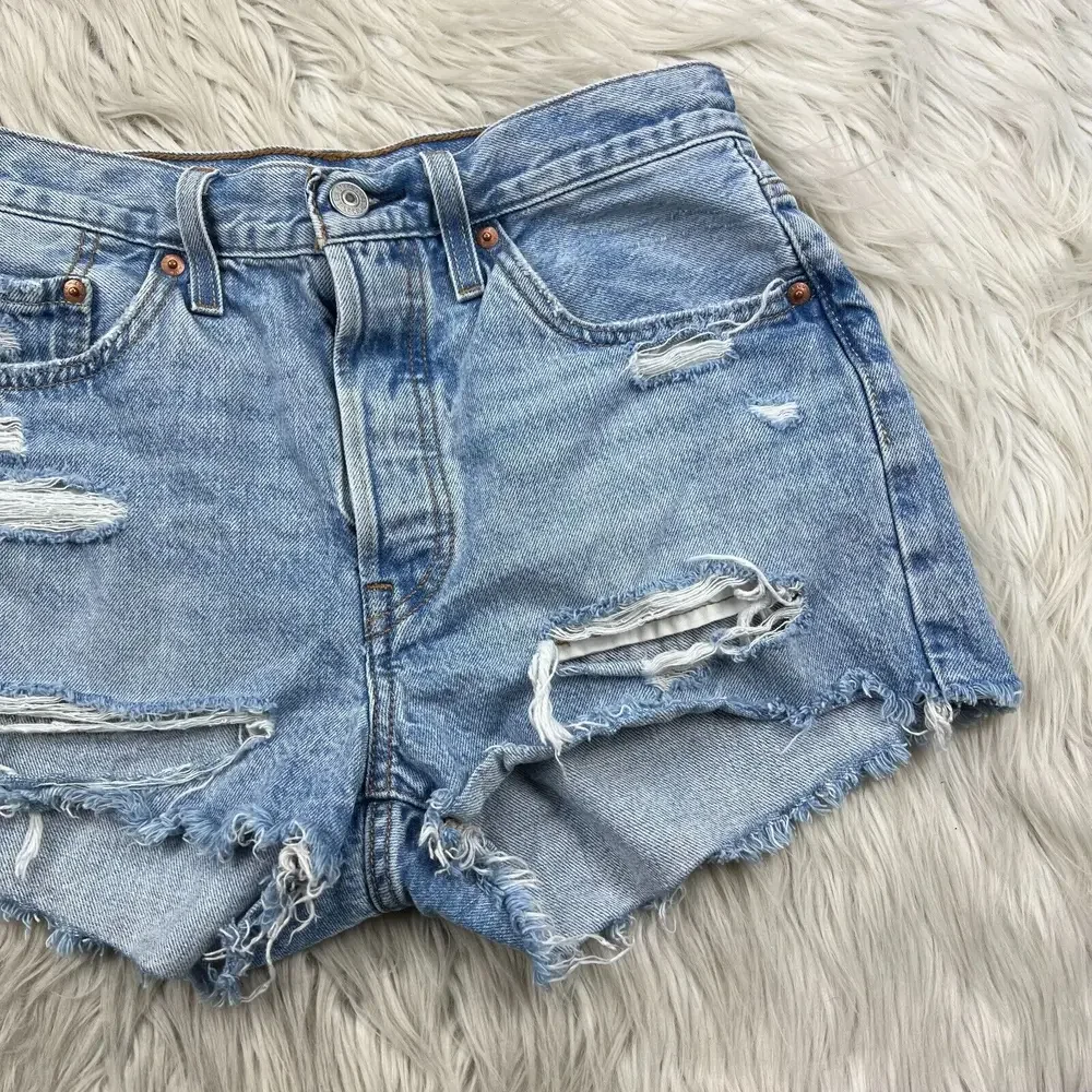 Levi's‎ Women's 28 Light Wash 501 Distressed Denim Shorts Cut Off